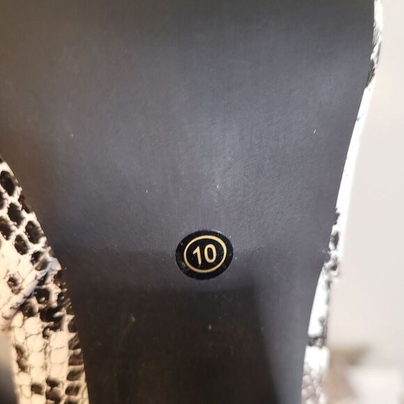 Lulus Snakeskin Chelsea Ankle Boots Women's 10 Booties 3" Heel Elastic Ankle - Picture 8 of 8